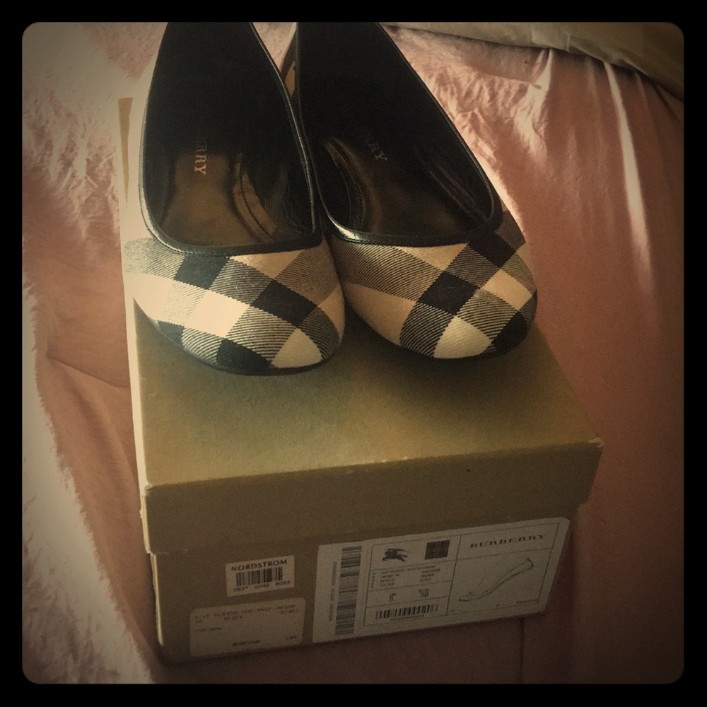Burberry shoes new never used